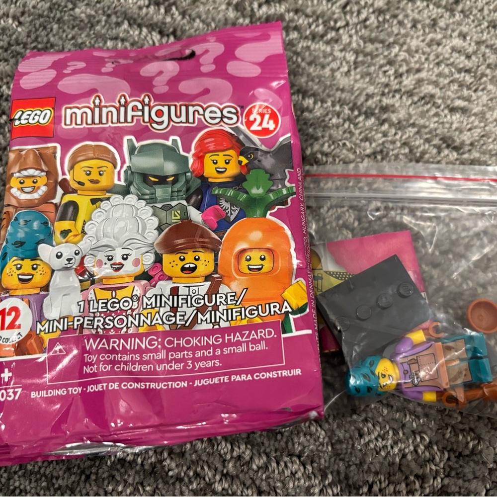 Lego Pottery girl minifigure series 24, new, comes w leaflet & foil bag.